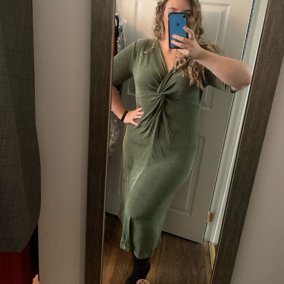 Marallis Collection Dresses & Skirts - NWT / Moss Green / Stretch / Midi Dress / Short Sleeve
